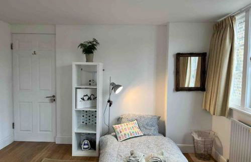 CB53 Tower Bridge Townhouse 2 bathrooms & Free parking - Photo 2