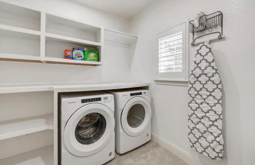 Luxury Home w Hot Tub near DFW Airport - Photo 37