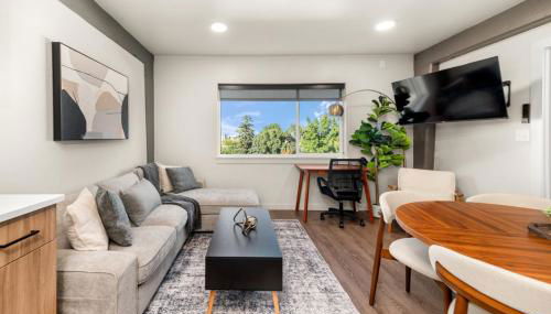 2BR in Downtown with Parking - Foto 1