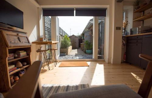 Cwtch, cozy studio, private, separate entrance. - Photo 4