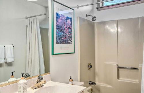 Roomy Angel Fire Home with Hot Tub, Sunroom and Views! - Foto 28