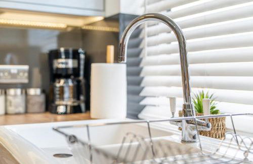 Charming Apartment In Andover Town Centre 55'' 4K Smart TV Netflix - Photo 21