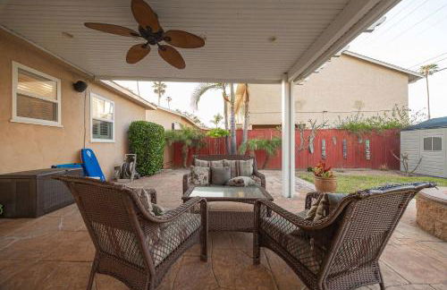 Walk to the Beach Private Backyard and Fire Pit - Foto 33