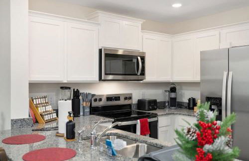 New 3BR Raceday Retreat - Steps from Speedway - Foto 19