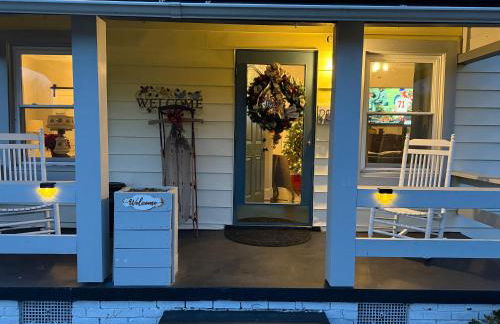 Clayton's 1910 Restored Mill House-near Burlington - Foto 1