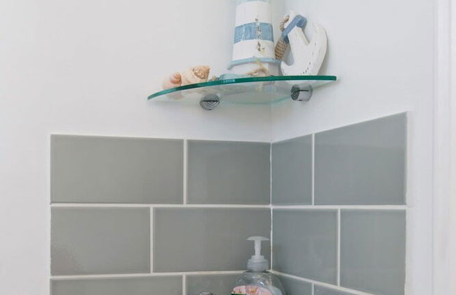 Newly Refurbished Seaside Escape - 5 Mins to Beach - Foto 59