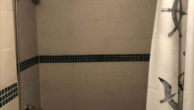 Ducha del cuarto de baño