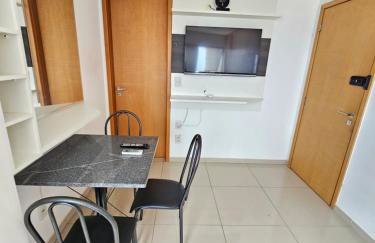 EDIFÍCIO ESSENCIALE PREMIER, 34º ANDAR, VAZADO, DE FRENTE A ENTRADA DO FLAMBOYANT SHOPPING, COM ESTACIONAMENTO GRÁTIS, COZINHA, FECHADURA ELETRÔNICA, WI-FI, TV COM ROKU, PISCINA, LAVANDERIA SEM CUSTO ADICIONAL By REI DOS FLATS - Foto 9