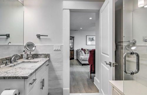 Coastal Waterford Getaway, Steps to the Water! - Foto 16