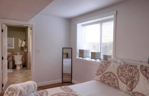 Twin Lakes Waterfront Retreat with Private Dock Fire Pit And Family Friendly Space - Foto 11