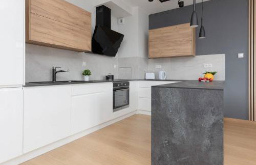 Metro Kondratowicza Warsaw Apartment with Parking by Noclegi Renters - Foto 7