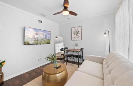 Comfy Modern Farmhouse Cottage w/ Private Patio! - Foto 9