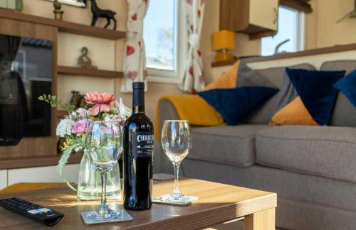 Retreat at the Lake - Fishing Lakes, Heated Outdoor Swimming Pool 500yrds on Sister Park , Pool Open April to September - Foto 16