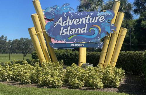 Adventure Awaits in Tampa Bay with Beautiful Decor 4BR with Backyard Oasis Near Busch Gardens & Adventure Island - Foto 6