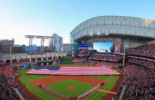 Black House - Downtown Elegance with HotTub and King Beds - Photo 38