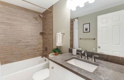 Walk to Everything! Hot tub, SHARC passes - Foto 20