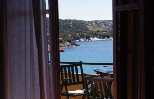 The Yellow Houses - Photo 2