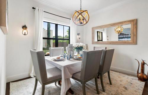 Elegant 4BR Home Guest House Private Yard - Foto 16