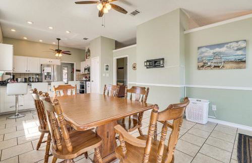 Hot Tub, Pool, and Fire Pit! Solar-Powered Hutto Gem - Foto 8