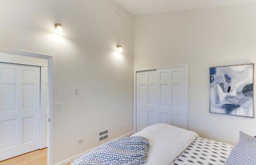 Steps to Beach! Airy Coastal Escape with Deck - Foto 18