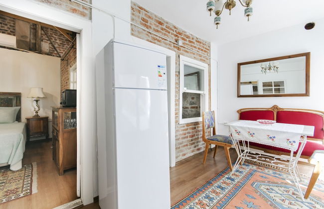 Iconic Stone House 2 - Photo 4