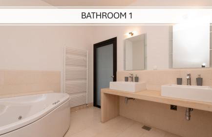 VILLA PHILIPPA - luxurious five-room villa - idyllic location - first row to the sea - spectacular view of the sea bay - unforgettable sunsets - 15 minutes from Supetar ferry port - free parking - private heated pool - Foto 23