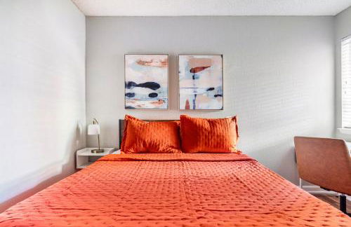 4 Bed 2 Bath, Dog Friendly, Pool, Walk to Stadium - Foto 11