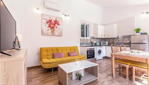 Gorgeous Home In Mezquitilla With Wifi - Photo 3