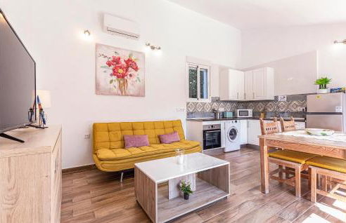 Gorgeous Home In Mezquitilla With Wifi - Photo 3