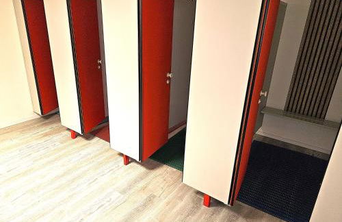 Winterberg Appartement 6 Pers aan Skilift grootste Skigebied nabij Bikepark Unieke locatie met zeer rustige tuin in het bos en het gezellige centrum leuke cafes restaurants en gratis zwembad sauna relax speelruimte parkeerplaats naast Der Brabander - Foto 64