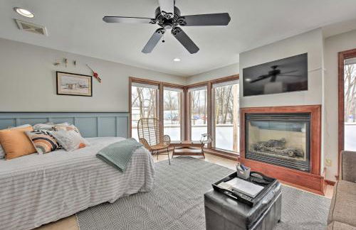 Pet-Friendly Retreat with Deck Steps to Marina! - Foto 7