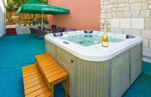 Three-Bedroom Apartment In Ostrvica - Photo 1