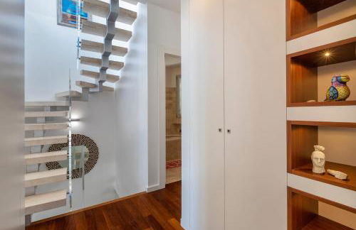 Luxury Seafront Villa with Rooftop Pool & Stunning Sea Views - Foto 44