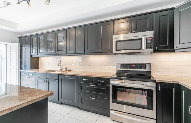 GLOBALSTAY. Modern 3-4 Bedroom Town - Photo 29