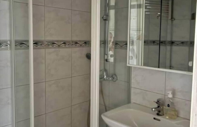 2ndhomes Charming 2BR Home w Balcony - Foto 26