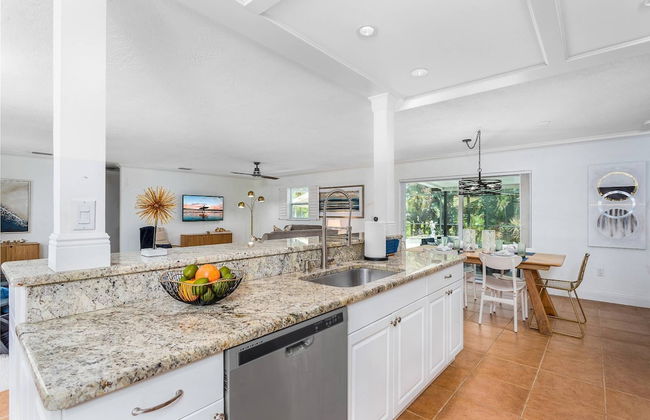 Lilac Mid-century Pool Home - Foto 11