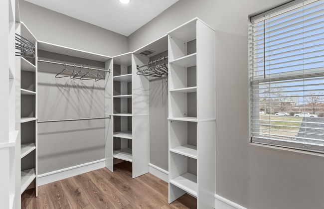 Uptown Elegant Escape | JZ Vacation Rentals - Photo 45