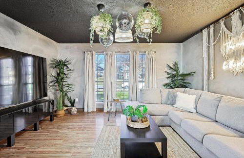 Luxury 5BR Getaway w Pool Hot Tub & Cinema - Foto 3