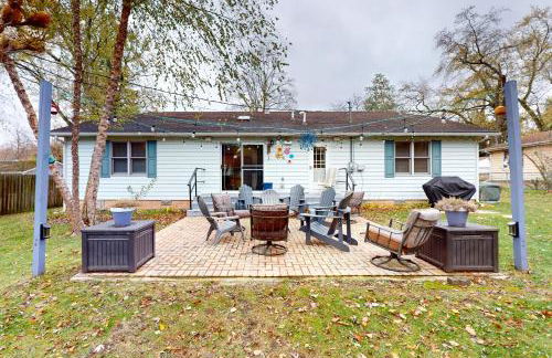 Four Bedrooms & a Beach - Photo 4