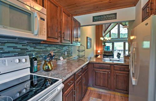 Year-Round Fun in Beech Mountain! Condo with Balcony - Foto 10