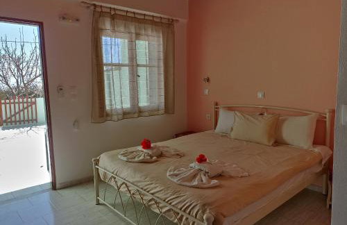 Zorbas Rooms - Photo 9