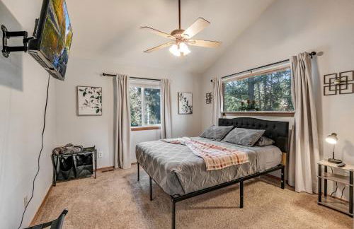 Deer-Friendly Cabin with Mountain Views and Fire Pit - Foto 17