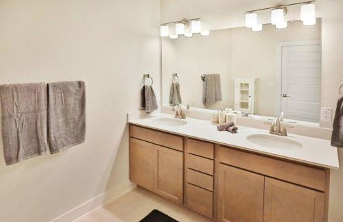 “I like sharing a bathroom,” said NO ONE. EVER. - Foto 26