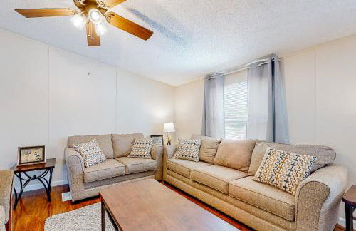 Riverfront Stay Sleeps 6 Deck Firepit Water View - Foto 7