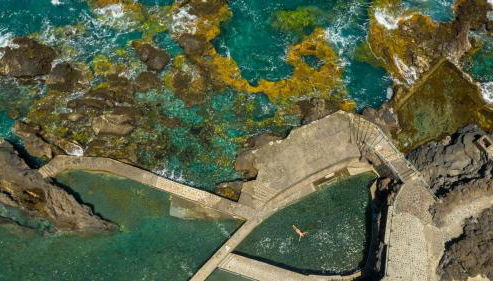 Primera línea en piscinas naturales. - Foto 2