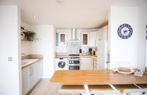 Stunning Two Bed Sea View Apartment with Pool & Gym - Foto 4