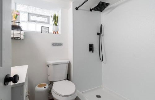 Luxury Short and Midterm Hyde Park Getaway - Photo 44