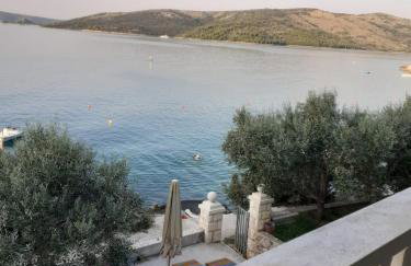 Beachfront apartments Dida - Seget Vranjica - Foto 1