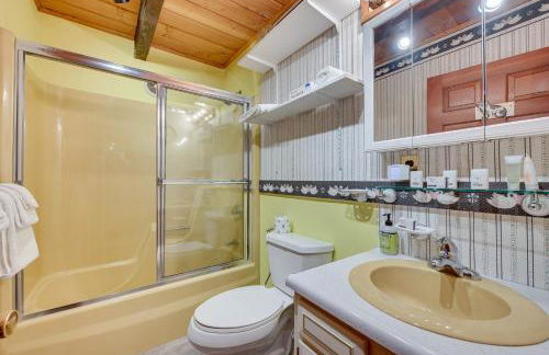 Waterfront Lake Arrowhead Cabin with Dock and Fire Pit - Foto 16