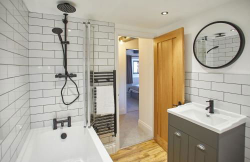 Host & Stay - The Coach House - Photo 26